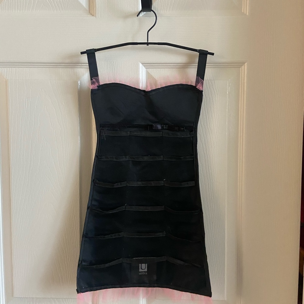 Black and pink jewelry organizer
